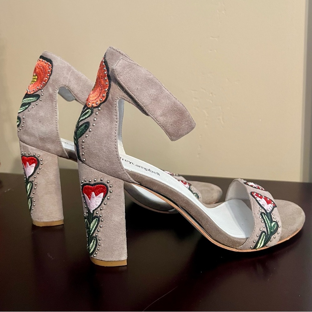 Jeffrey Campbell Floral Embroidered Beige Suede Block Heel Sandals Womens Size 9